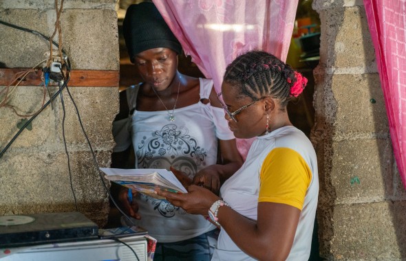 A community case worker in Dominican Republic with a client.