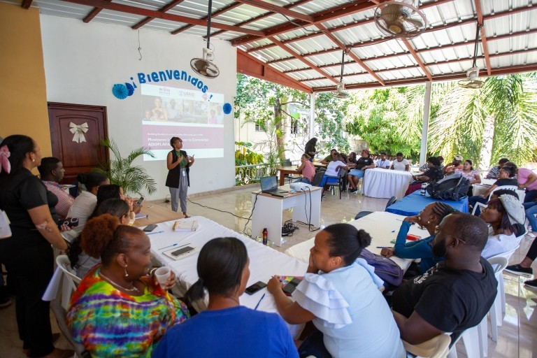 A community-led monitoring session in Santo Domingo. Credit: Brian Clark/Pact
