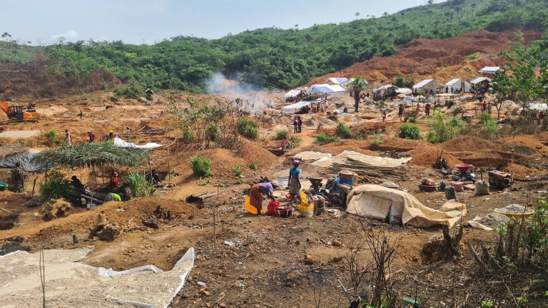 Bolaneh gold mine site in Tonkolili district, Sierra Leone. Photo credit: Jorden de Haan/Pact.