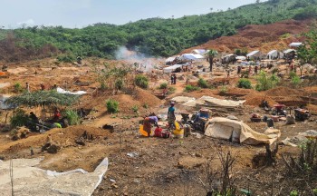 Bolaneh gold mine site in Tonkolili district, Sierra Leone. Photo credit: Jorden de Haan/Pact.