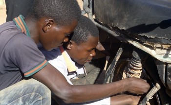 Pact and our partners engage youth in apprenticeships in alternative trades to empower them to leave mining behind. Credit: Pact